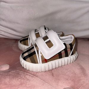 Burberry baby sneakers